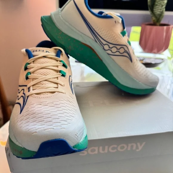 RARE! NIB Women's Saucony Speed 4 Berlin Marathon Special Edition, Size 9 - Picture 3 of 13